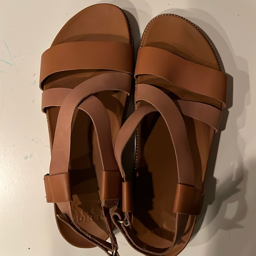 Sorel Roaming Criss Cross Sandal. Size 11 (USA)